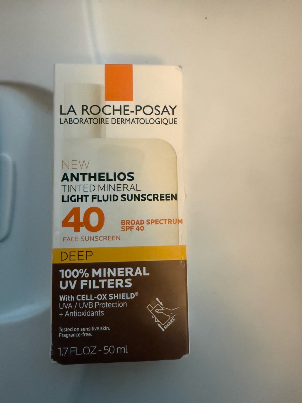 La Roche Posay Anthelios Tinted Mineral Light Fluid Sunscreen SPF 40 - Deep